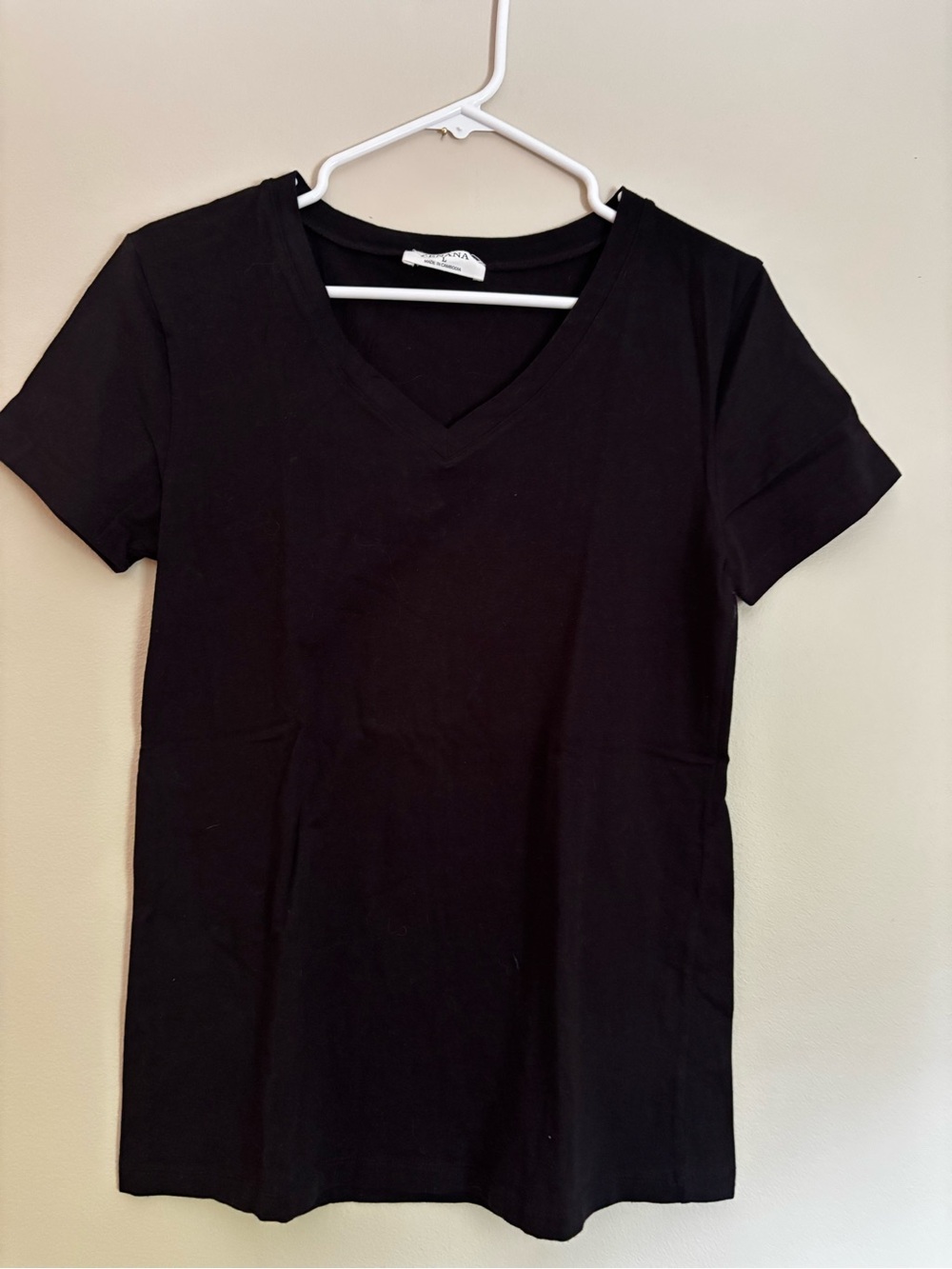 Zenana Black V-Neck Short Sleeve Tee Bundle of 2 Size Large NWOT